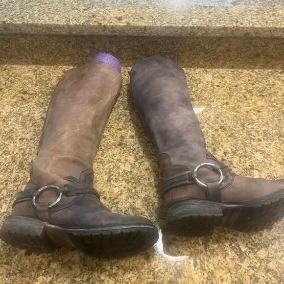 STEVE MADDEN Judgement Tall Shaft Fleur-de -Lis Boots Distressed Leather 7 - Picture 10 of 10